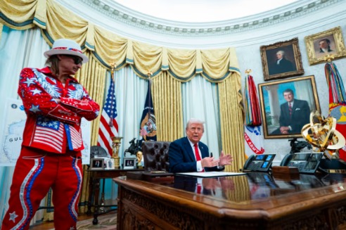 广源优配 特朗普的“权力美学”：把白宫变成“金宫”？